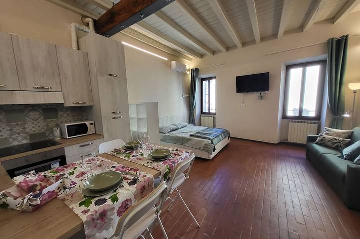 Ganze Wohnung, 40 m² Studio-Apartment im Zentrum von Brescia, 90 m von überdachten Parkplätzen in Brescia, Brescia Provinz