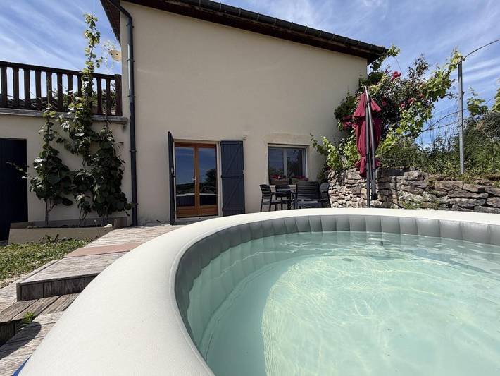 Gîte pour 4 personnes, avec piscine et jacuzzi ainsi que jardin et terrasse dans Bagnot - 2