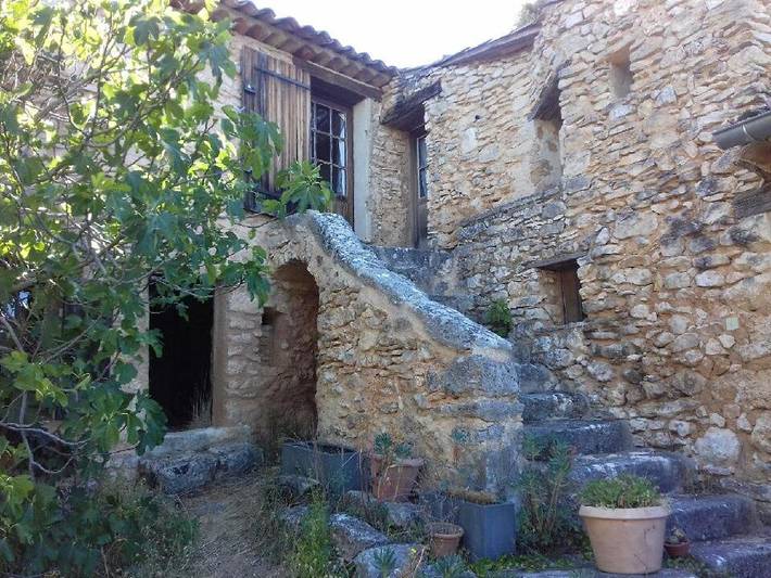 Gîte pour 2 personnes, avec jardin ainsi que terrasse et vue, animaux acceptés à Saint-Saturnin-lès-Apt - 2