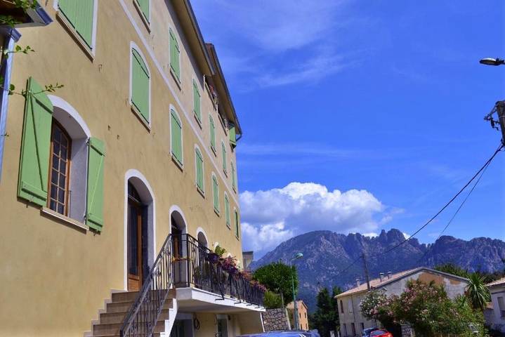 Hôtel pour 40 personnes, avec jardin et piscine, adapté aux familles - 1