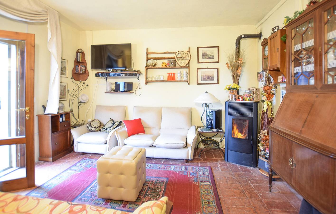 Gemütliches 90-qm-Apartment mit Parkplatz, AC und Flussblick in Peccioli, Pisa Provinz