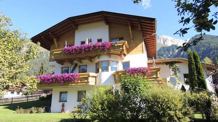 Ferienwohnung für 6 Personen, mit Garten und Ausblick in Virgen