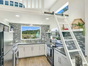 Cottage for 4 Guests in Lake Travis, Travis County, Picture 2