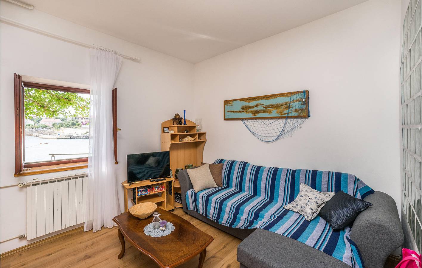 Escapade en bord de mer : appartement confortable de 76 m² avec terrasse et barbecue in Novalja, Pag