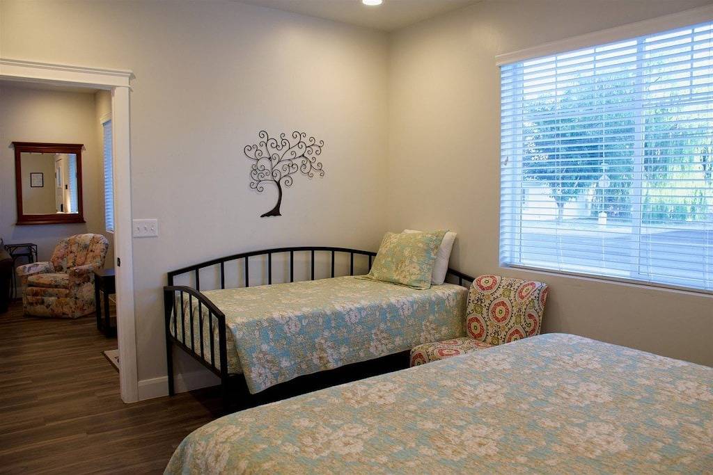 Zwei Kingsize-Betten und zwei Bäder, ideal für zwei Paare. Haustiere erlaubt in La Verkin, Zion Nationalpark