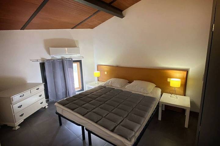 Villa Zetta, 3 bedrooms, shared heated swimming pool,7kms center porto vecchio in Porto-Vecchio, Parc naturel régional de Corse