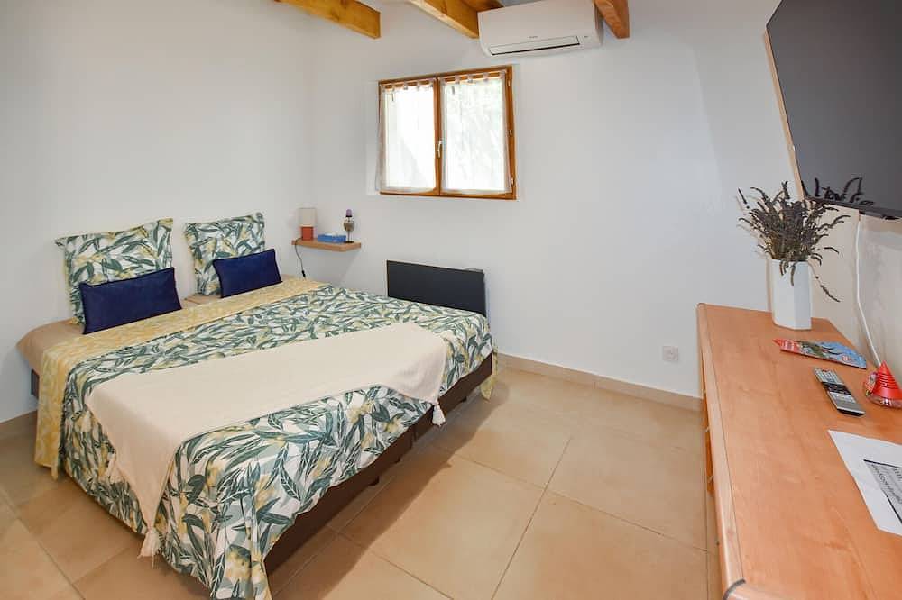 Nice home in Monteux with Wifi in Monteux, Vaucluse