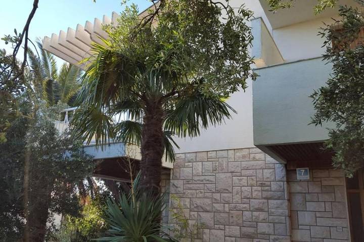 Villa pour 8 personnes, avec jardin et vue à Promajna