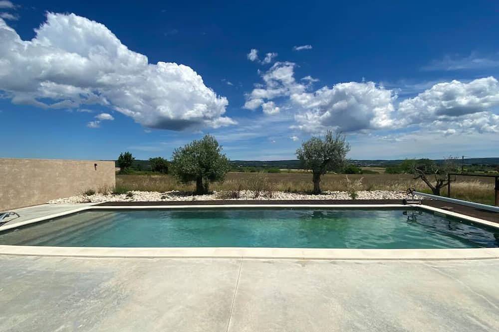 Gîte, situé dans un mas en Pierre, climatisation et piscine, lieu calme. in Bessas, Ardèche