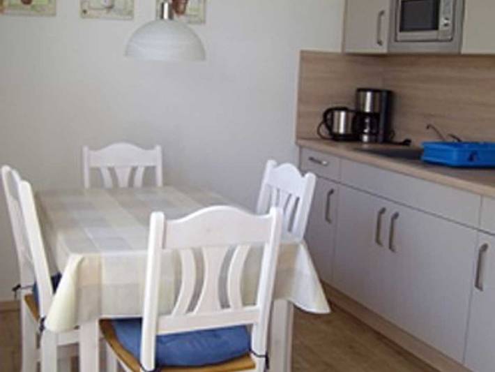 Ferienwohnung für 3 Personen, mit Terrasse und Garten sowie Seeblick in Breege - 2