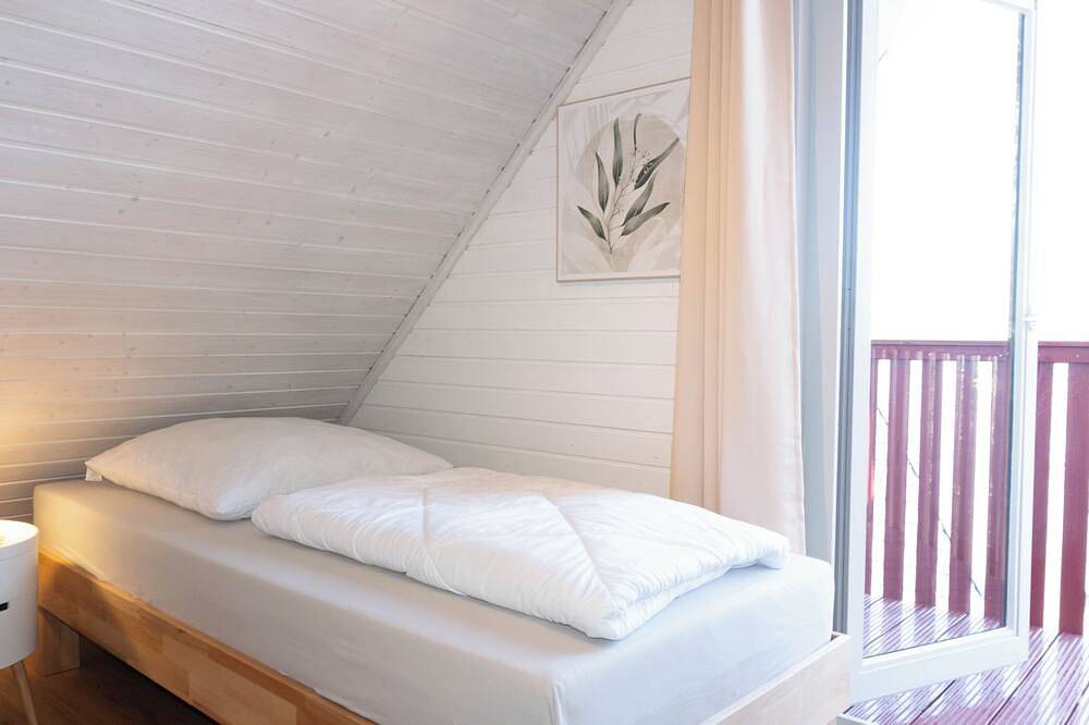 Gemütliches Ferienhaus mit Whirlpool und Sauna im Seepark von Kirchheim in Kirchheim, Knüllgebirge