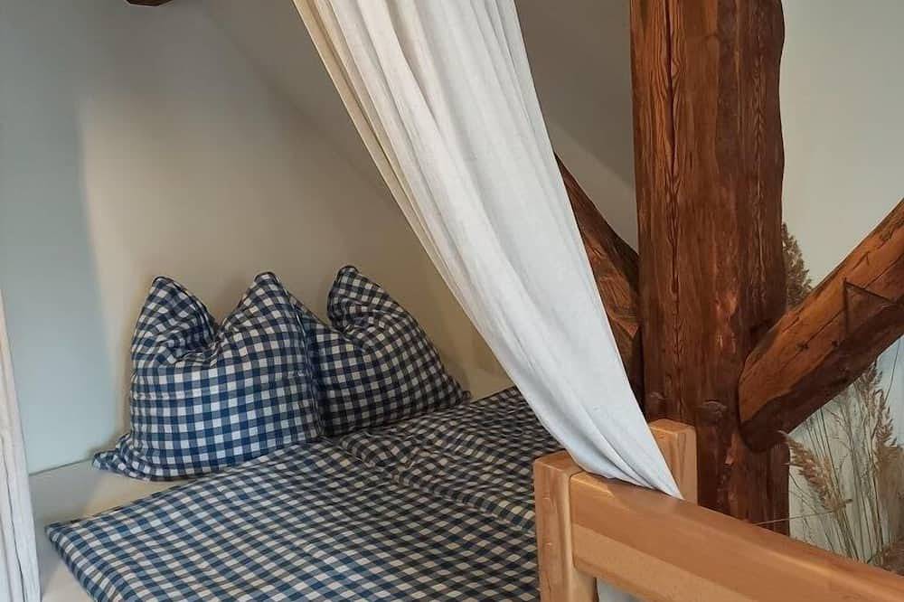 Entire apartment, Rental-Large-Mobility bath-Garden view-Bauernhaus Wohnung 2 in Laasow, Vetschau