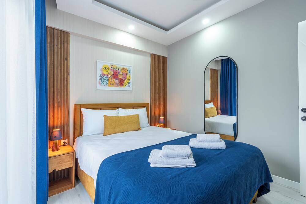 Entire apartment, Design-Led 1Br Antalya City Centre Close to Avm, Old Town - Navy in Antalya, Antalya Province