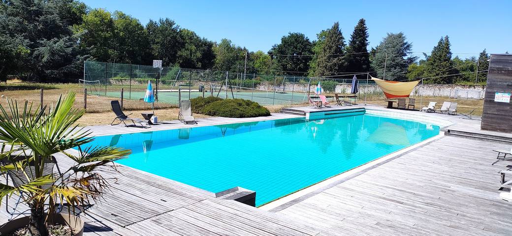 Gîte pour 20 personnes, avec jardin ainsi que terrasse et piscine dans Seine-et-Marne - 2