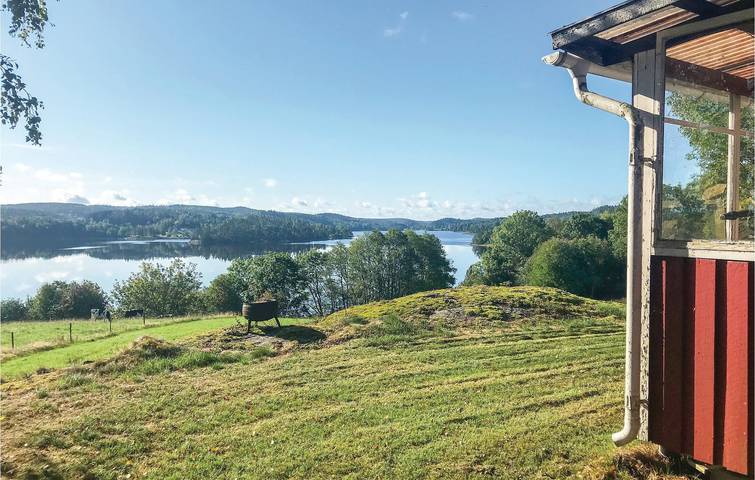 Hus för 4 Personer med trädgård in Dalsland