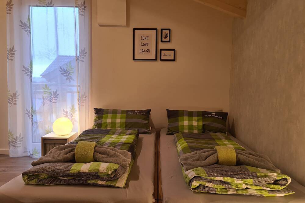 5* Ferienhaus mit Sauna für bis zu 5 Personen direkt am Naturpark Reinhardswald in Hofgeismar, Hessisches Bergland