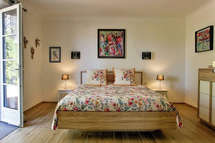 Location de vacances pour 8 personnes, avec jardin et terrasse à Cuers - 3