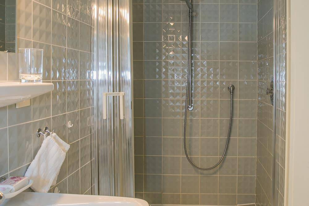 Entire apartment, In the heart of Rottach-Egern (quiet location) in Rottach-Egern, Bavarian Alps