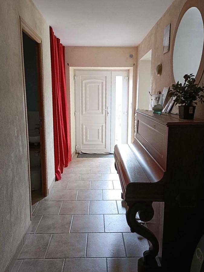 Three-Bedroom House in Bricqueville-sur-Mer, Région de Coutances