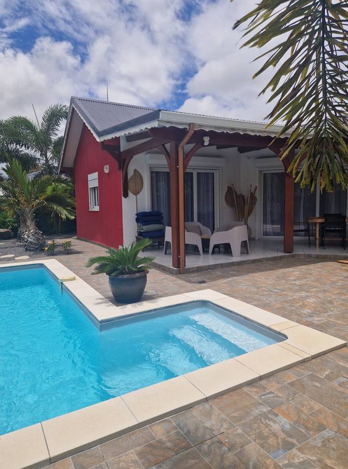Location de vacances pour 5 personnes, avec piscine ainsi que jardin et terrasse à Saint-François - 3