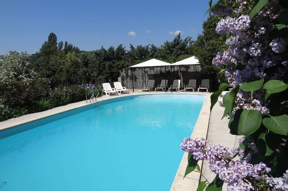 Ganze Wohnung, Charmanter Taubenschlag mit Gemeinschaftspool, Platanen und Springbrunnen in Apt, Regionaler Naturpark Luberon