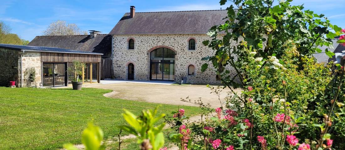 Gîte pour 8 personnes, avec jardin et terrasse à Jublains