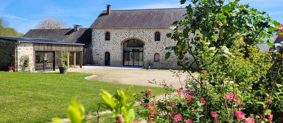 Gîte pour 8 personnes, avec jardin et terrasse dans Mayenne