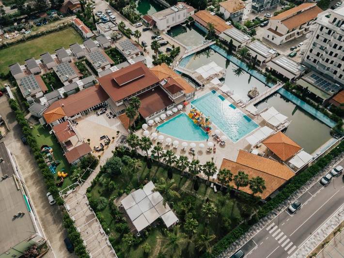 Resort per 4 persone, con Terrazza e Giardino nonché Piscina in Abruzzo