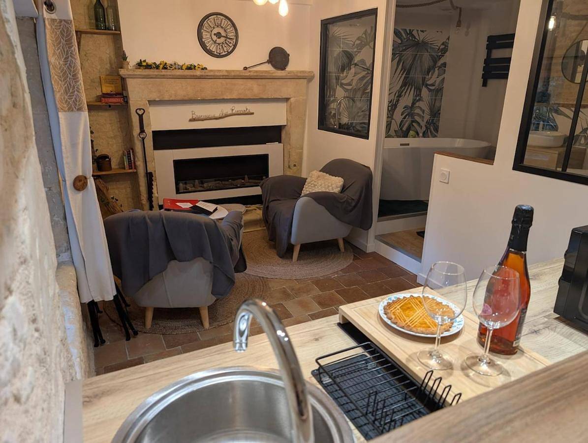 Studio cosy & ses troglos "Chez Evariste" in Beaumont (Vienne), Vienne (France)
