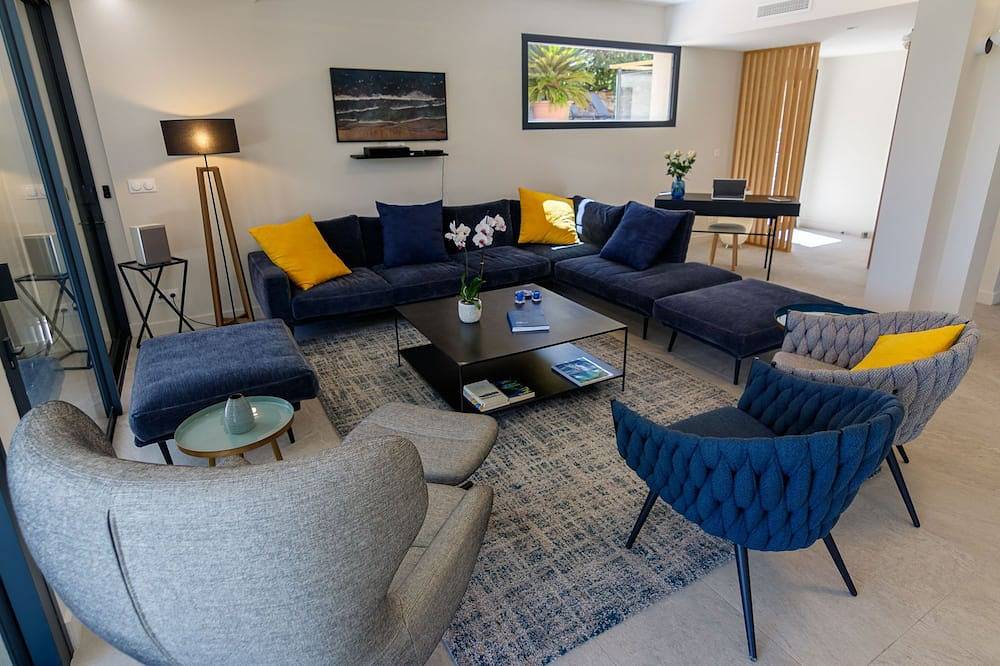 Villa/Piscine Port du Niel, 10 adultes, 6 enfants/ Congés, Télétravail, Réunions in La Madrague, Hyeres