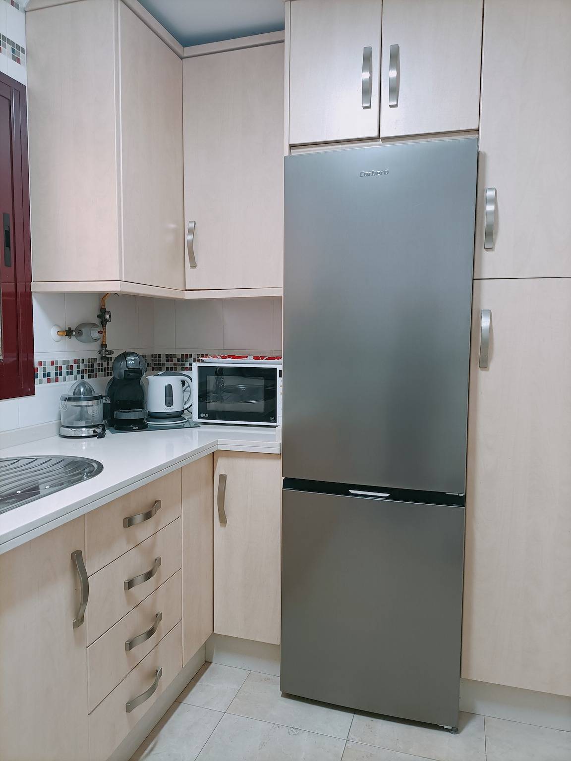 Entire apartment, Apartment 'Solnerja' with Mountain View, Private Terrace and Wi-Fi in Nerja Centre, Nerja