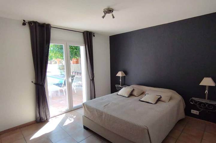 Les Palmiers – 6 personnes avec piscine + clim in Trans-en-Provence, Région de Draguignan