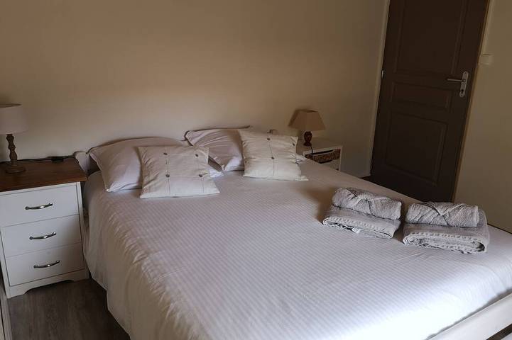 Location de vacances pour 6 personnes, avec Terrasse ainsi que Jardin et Piscine à Saint-Juire-Champgillon - 4