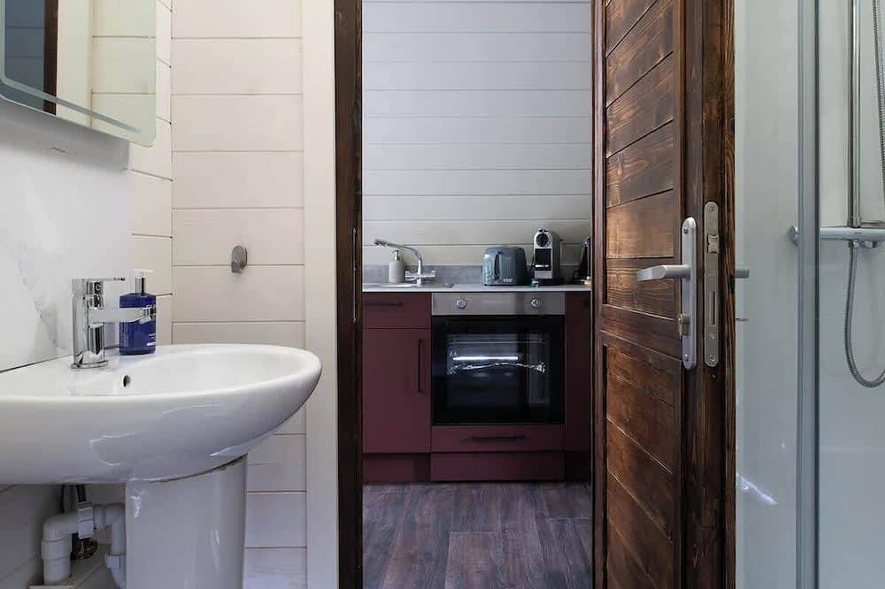 Foxes Den | Hot Tub Stay in the Cotswolds in Wiltshire