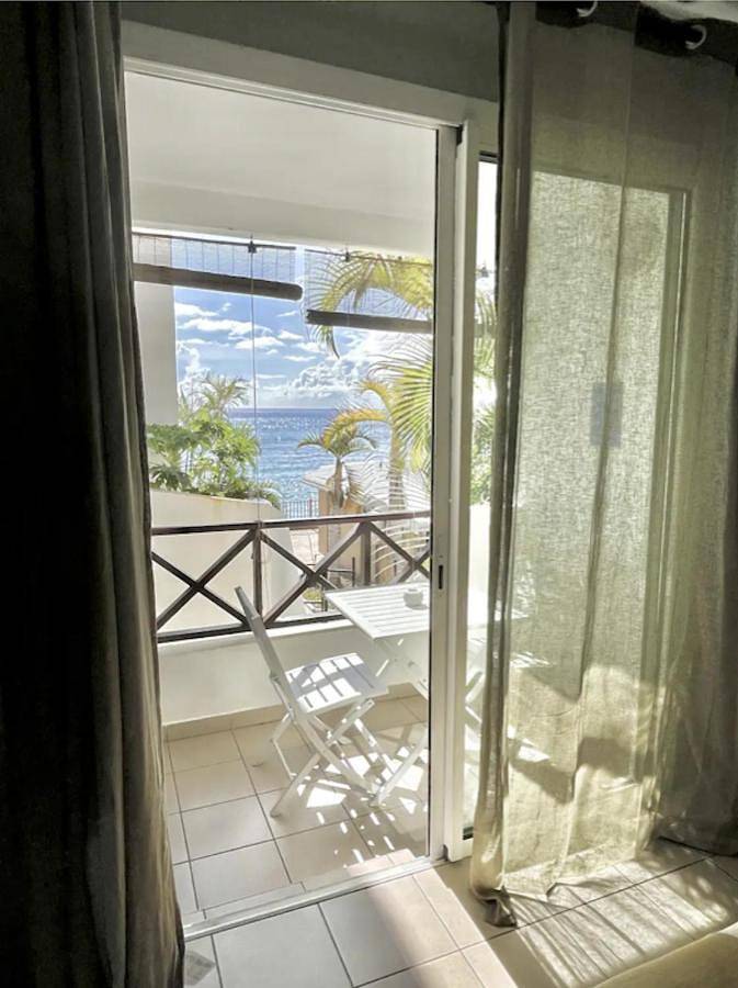 Gîte pour 2 personnes, avec balcon dans Plage des Roches Noires