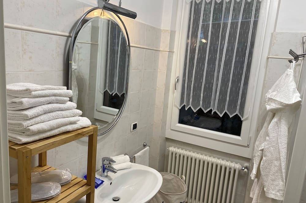 Haus mit unbezahlbarem Seeblick, exklusivem Pool und Garten in Porlezza, Gemeinde Porlezza