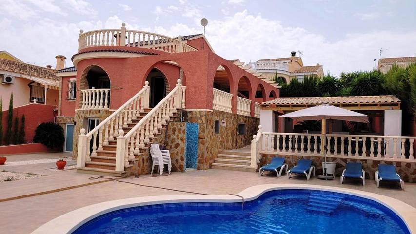 Villa voor 12 personen, met Terras en Zwembad in Gran Alacant