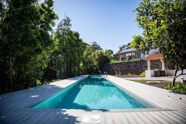 Lodge para 4 pessoas, com Terraço e Jacuzzi e ainda Jardim and Piscina nos Açores