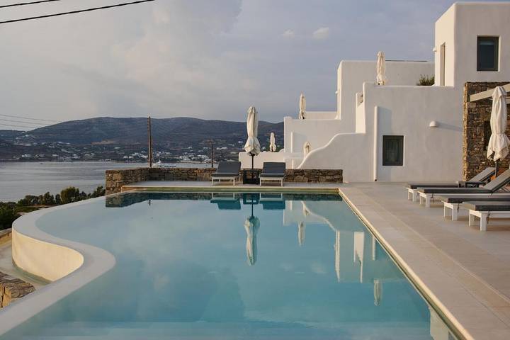 Chambre d’hôte pour 3 personnes, avec jardin et balcon ainsi que vue et piscine dans Paros - 2
