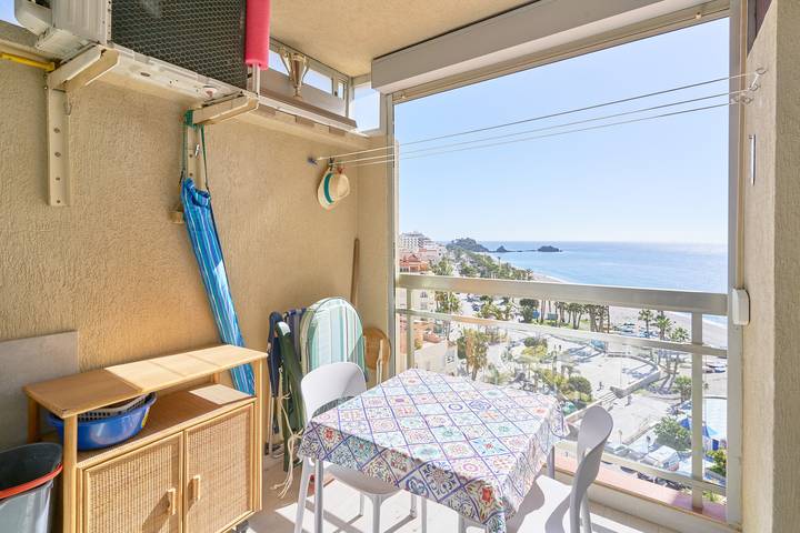 Apartamento entero, Apartamento 'Il Mare' con vistas al mar, piscina comunitaria y Wi-Fi in Playa San Cristobal, Almuñecar