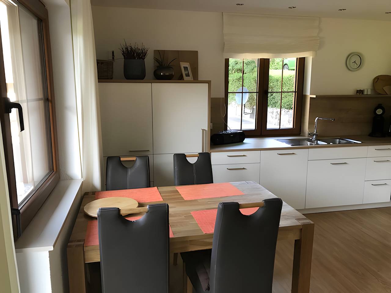 Apartamento entero, Apartamento '80 m²' con vistas a la montaña, terraza privada y wifi in Hornberg, Selva Negra Central