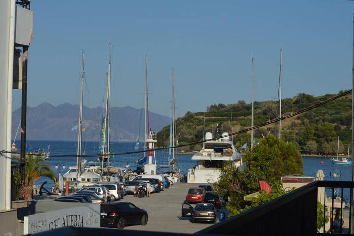 Gîte pour 2 personnes, avec terrasse et vue, animaux acceptés dans Palaia Epidavros