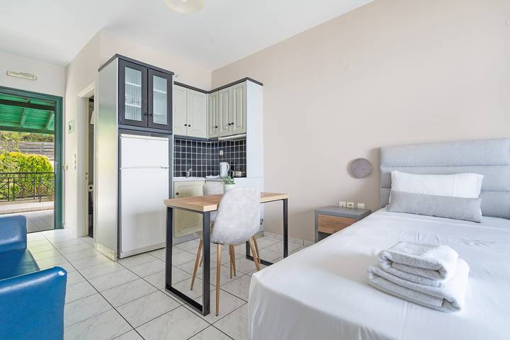 Entire studio, Apartment in a Hotel 'Sunset Premium Studio 5' with Sea View, Shared Pool, & Wi-Fi in Agios Nikitas, Greece