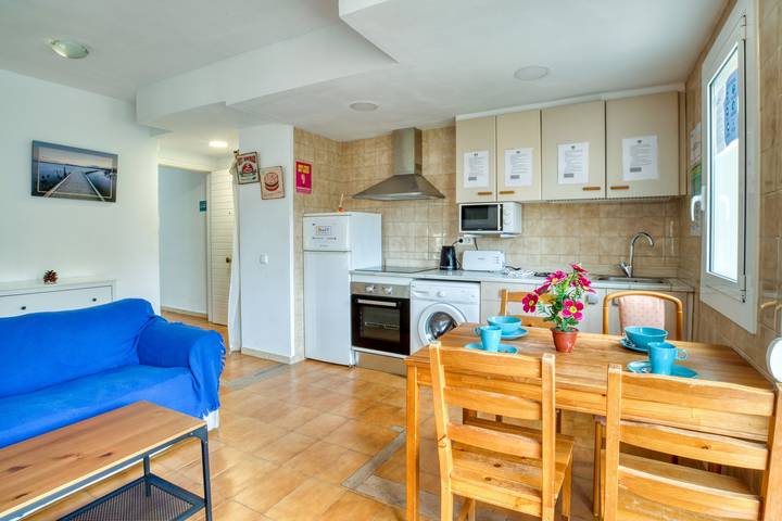 Apartamento entero, Apartamento Luisa cerca de la playa que admite mascotas, con balcón y Wi-Fi in Central Lloret de Mar, Lloret de Mar