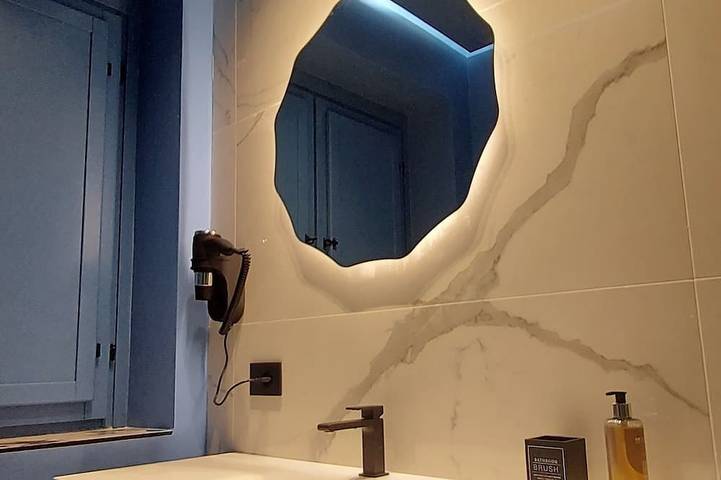 Romantic Junior Suite with Canal View a stone's throw from Corso Vittorio Emanuele in Avellino, Avellino Provinz