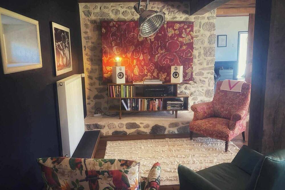 Vakantiehuis in groene oase in Charensat, Puy-de-Dôme