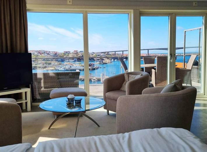 Hotell för 2 Personer, med bubbelpool samt balkong och bastu i Kungshamn