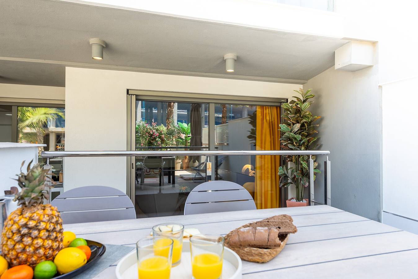 Geheel appartement, Appartement 'Luxe Twee Bed' met Privé Terras, Wifi en Airconditioning in Torrox Costa, Torrox
