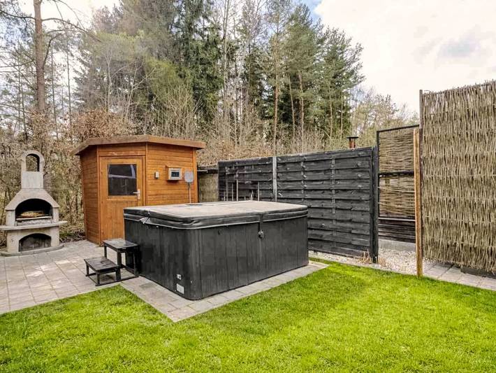 Schönes Ferienhaus in Wackersdorf mit Whirlpool und Terrasse in Wackersdorf, Naturpark Oberpfälzer Wald