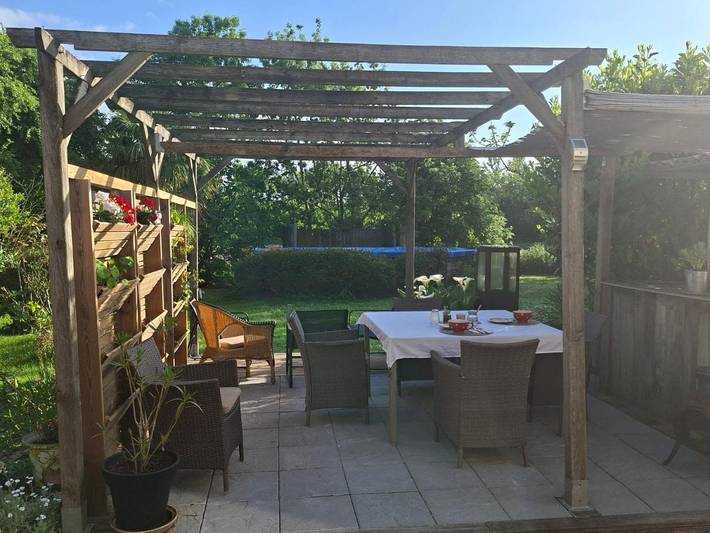 Gîte pour 3 personnes, avec piscine et jardin ainsi que terrasse et vue dans Marais Poitevin Le Vanneau Irleau - 2